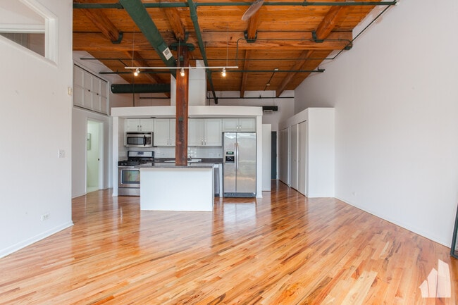 2222 W Diversey Ave, Unit 306 in Chicago, IL - Building Photo - Building Photo