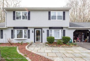 41 Park Dr in Woodstock, NY - Building Photo