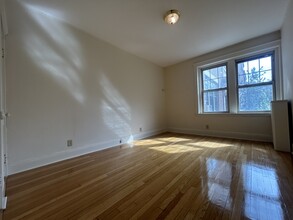 11 Alton Pl, Unit 2 in Brookline, MA - Building Photo - Building Photo