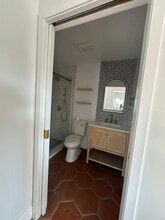 8409 Adoree St, Unit Casita in Downey, CA - Foto de edificio - Building Photo