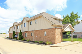 Rosevillas in Roseville, MI - Building Photo - Building Photo