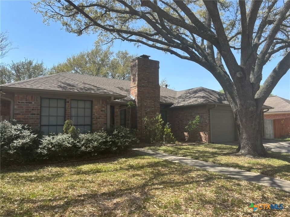 107 Amhurst St in Victoria, TX - Building Photo