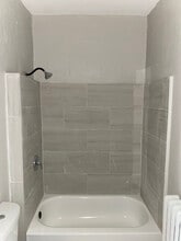 445 Albany Ave in Hartford, CT - Foto de edificio - Building Photo