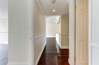 550 Ocean Dr in Key Biscayne, FL - Building Photo - Building Photo