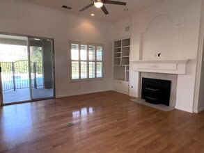 553 W Fallbrook Ave in Clovis, CA - Building Photo - Building Photo