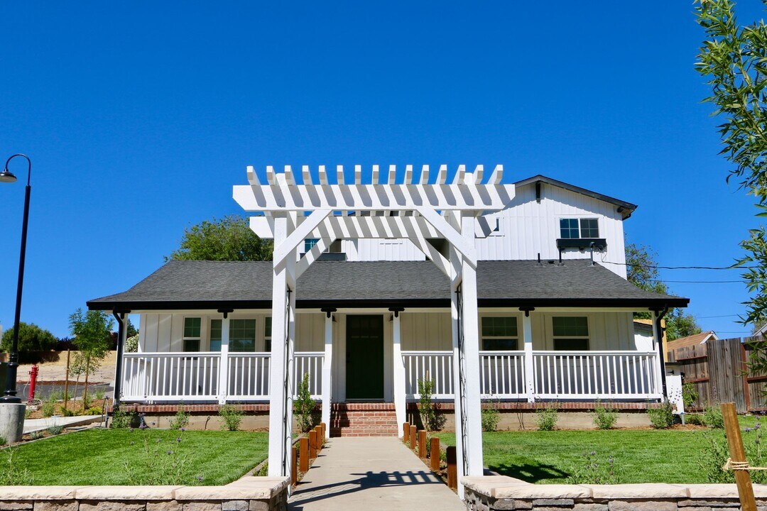 2505 El Camino Real in Atascadero, CA - Building Photo
