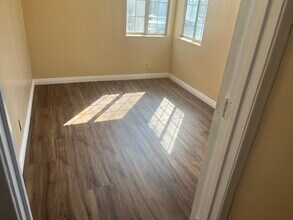 1423 W 106th St, Unit 203 in Los Angeles, CA - Building Photo - Building Photo