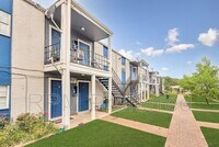 1802 N Wayside Dr photo'