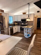 N2436 Shore View Dr in Lake Geneva, WI - Foto de edificio - Building Photo