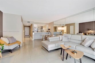 21300 San Simeon Way in Miami, FL - Building Photo - Building Photo