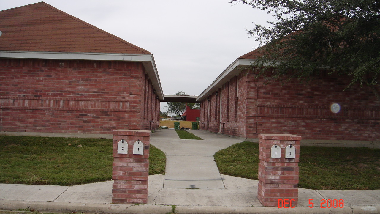 2003 Bracey Ave in Mission, TX - Building Photo