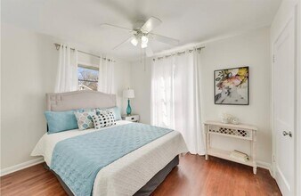 504 Denson Dr in Austin, TX - Building Photo - Building Photo