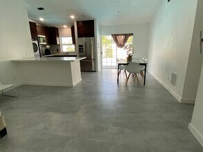 104 NE 15th Pl in Cape Coral, FL - Building Photo - Building Photo