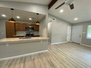 1001 Paula Dr in Arlington, TX - Building Photo - Building Photo