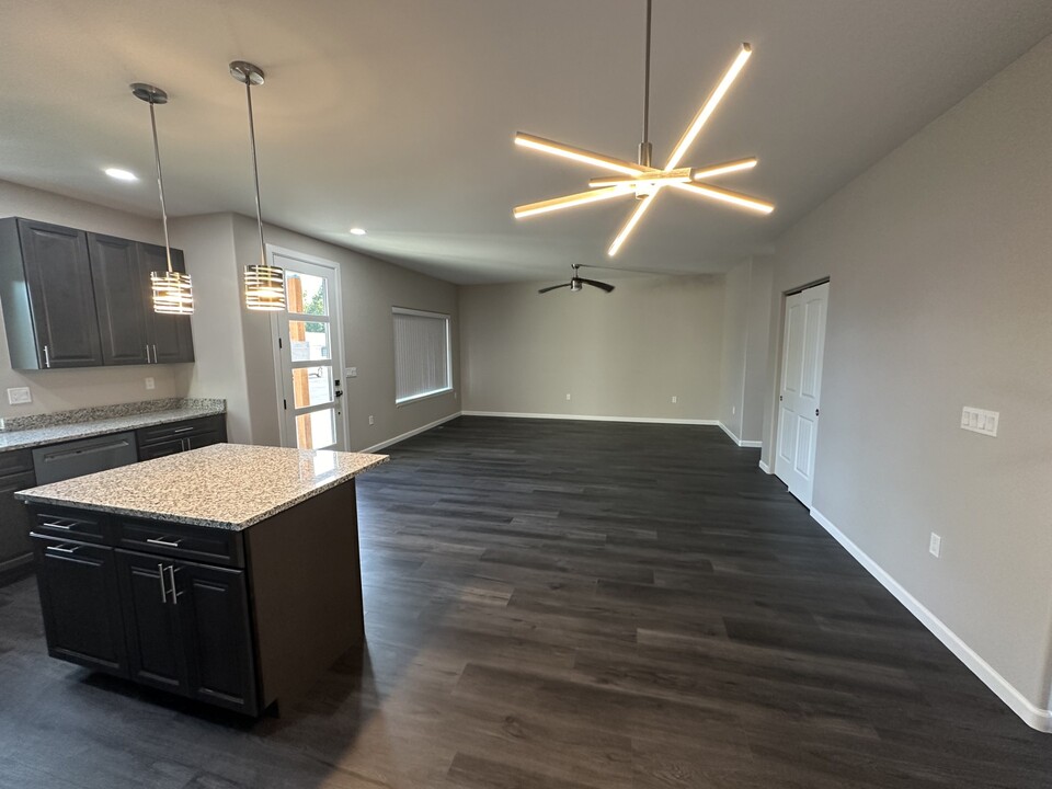 2648 Cirque Way in Montrose, CO - Foto de edificio