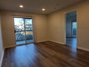 70 Helmsman Way in Hilton Head Island, SC - Building Photo - Building Photo