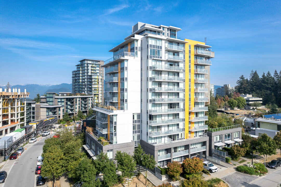 Highland House in Burnaby, BC - Building Photo