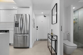 345 Ocean Dr, Unit 326 in Miami Beach, FL - Building Photo - Building Photo