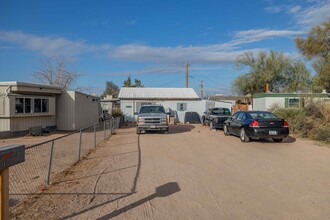 1022 N Main Dr in Apache Junction, AZ - Building Photo - Building Photo