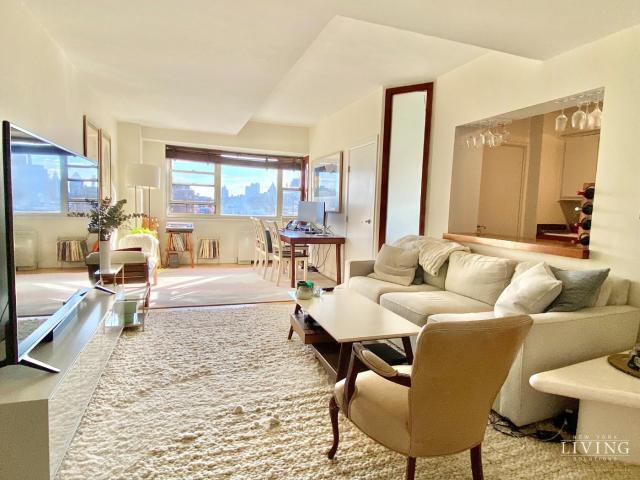 15 Charles St in New York, NY - Building Photo - Building Photo