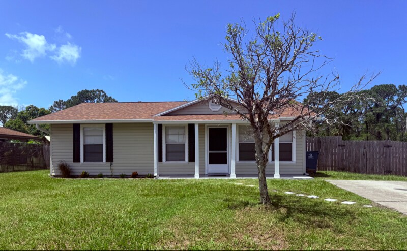 1389 Salina St SE in Palm Bay, FL - Building Photo