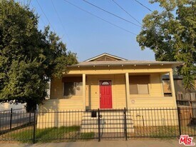 1608 E St in Bakersfield, CA - Building Photo