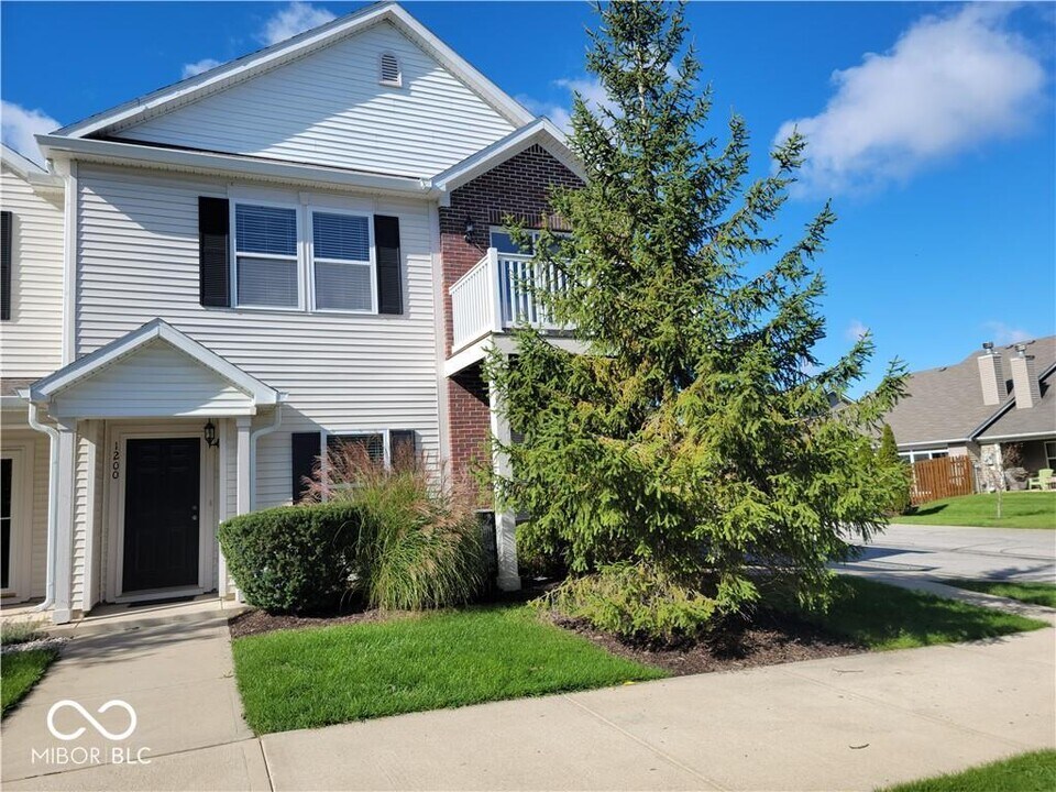 12245 Pebble St in Fishers, IN - Building Photo