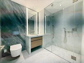 555 W 22nd St in New York, NY - Foto de edificio - Building Photo