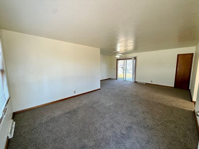 2504 Spruce Dr in Loveland, CO - Building Photo - Building Photo