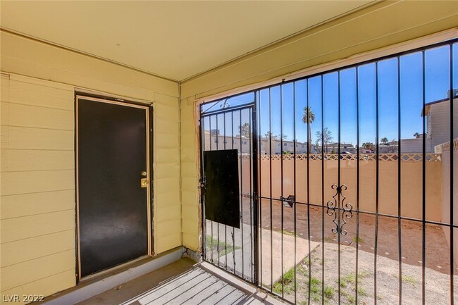 2520 Bulloch St, Unit C in North Las Vegas, NV - Building Photo - Building Photo