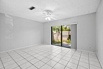 408 N Cypress Dr in Tequesta, FL - Building Photo - Building Photo