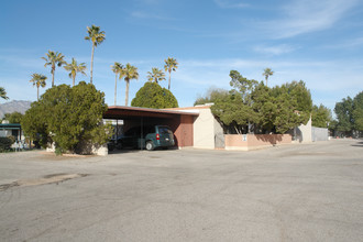 2526 N Richey Blvd in Tucson, AZ - Building Photo - Building Photo