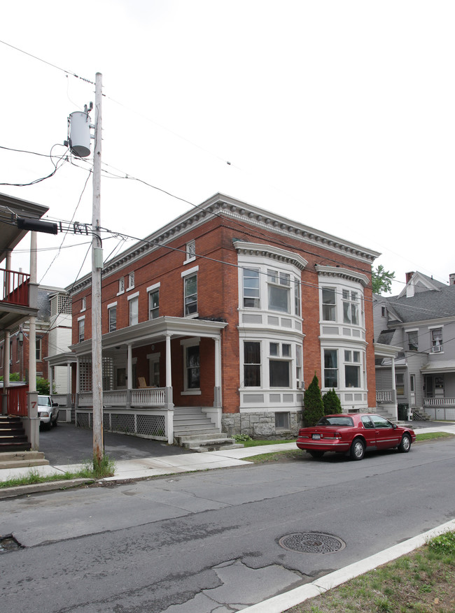 5 Union St in Glens Falls, NY - Foto de edificio - Building Photo