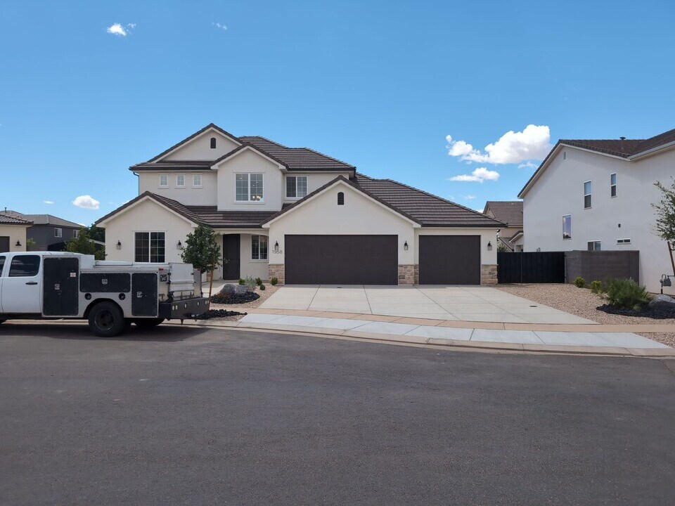 1958 Old Stone Cove in Washington, UT - Building Photo