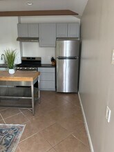 17212 Strathern St in Los Angeles, CA - Building Photo - Building Photo