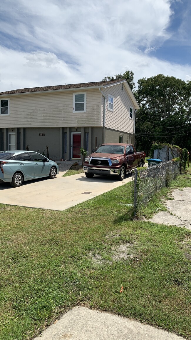 2138 19th Ave SW in Largo, FL - Foto de edificio - Building Photo