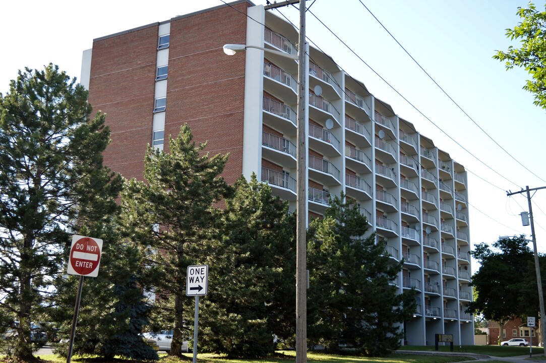 Kennedy Plaza Apartments in Dearborn, MI - Building Photo