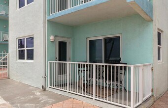 2600 N Surf Rd in Hollywood, FL - Building Photo - Building Photo
