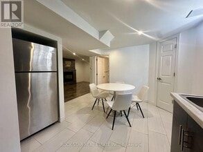 38 Clarendon Ave in Hamilton, ON - Building Photo - Building Photo