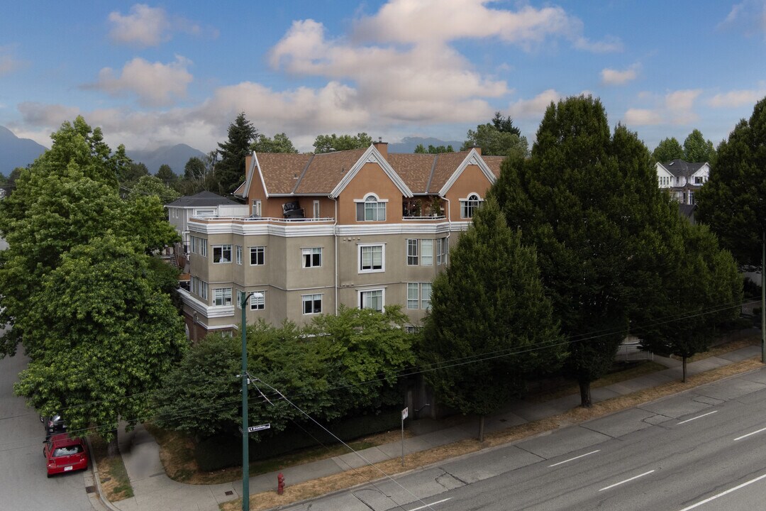 8th Avenue Terraces in Vancouver, BC - Building Photo