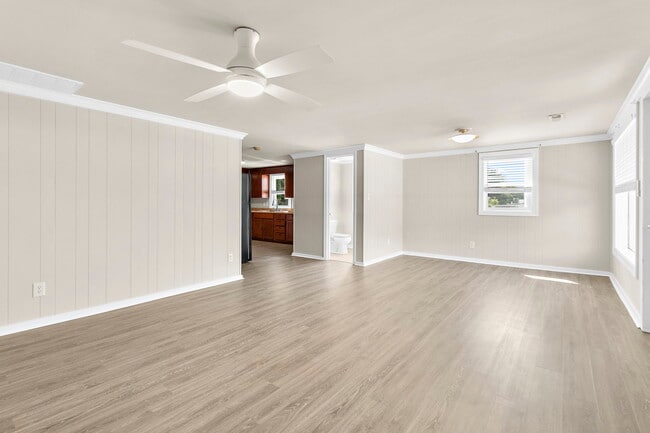 4440 Spruill Ave in North Charleston, SC - Building Photo - Building Photo