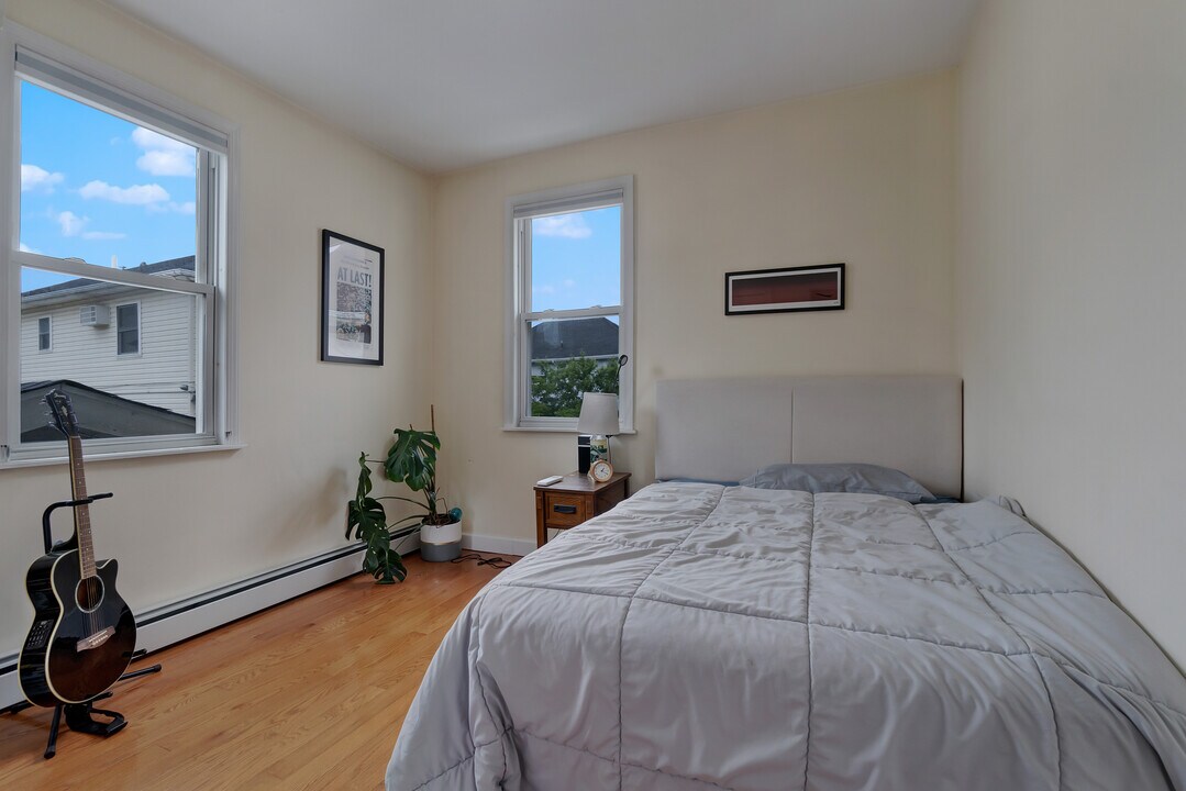 6940 Gouverneur Ave, Unit Floor2 in Arverne, NY - Building Photo