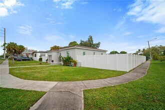 16101 NE 11th Ave in North Miami Beach, FL - Building Photo - Building Photo
