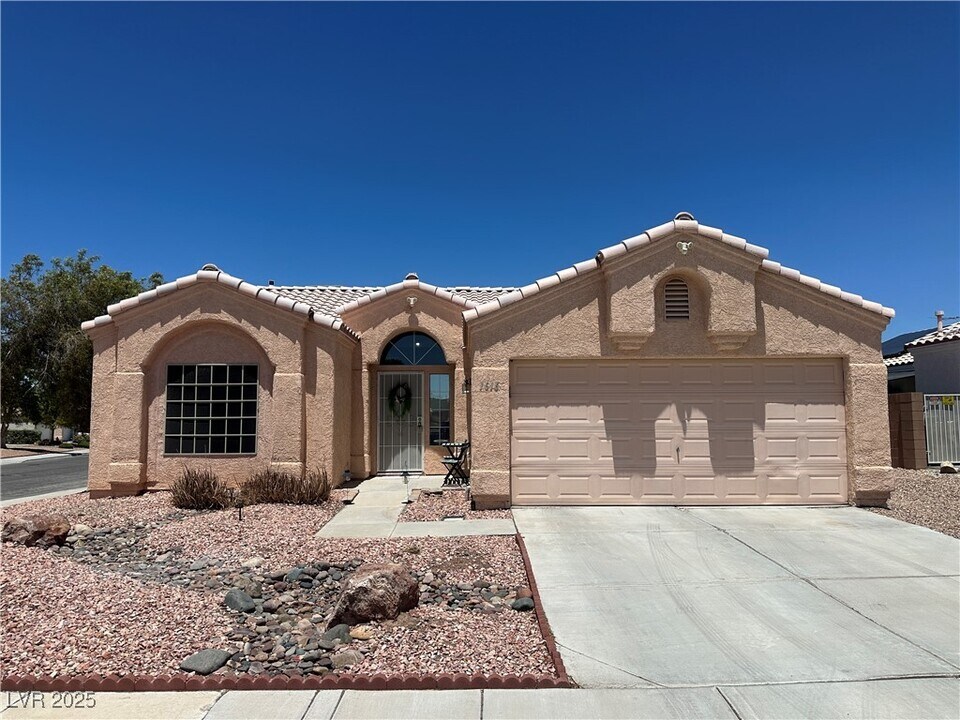 1616 Watercreek Dr in North Las Vegas, NV - Building Photo