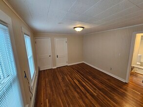 10 Wallace St, Unit 10 Wallace 2 in Enfield, CT - Building Photo - Building Photo