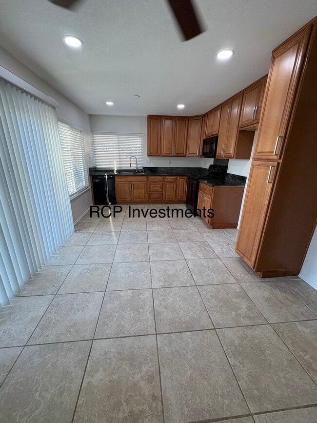 3727 W Avenue K11 in Lancaster, CA - Building Photo - Building Photo