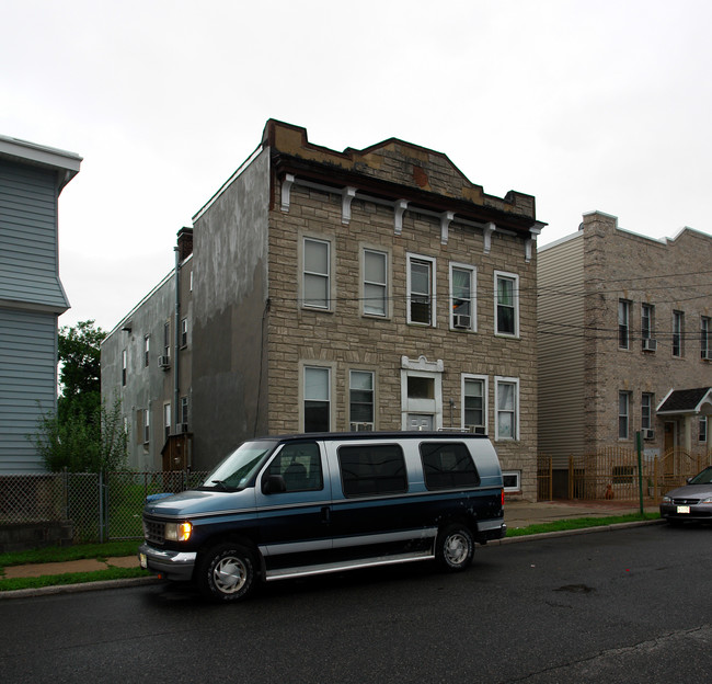 164 Ogden Ave in Kearny, NJ - Building Photo - Building Photo