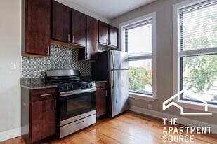 629 W Oakdale Ave, Unit 1 in Chicago, IL - Building Photo