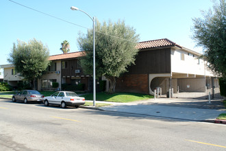 1120 E California Ave in Glendale, CA - Building Photo - Building Photo