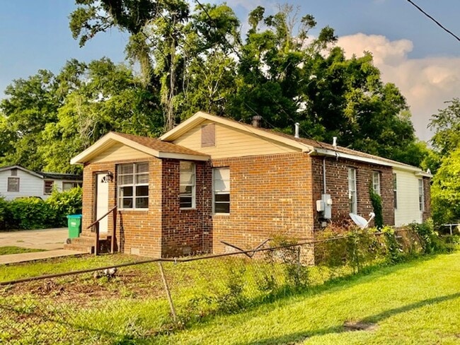 452 Live Oak Ave